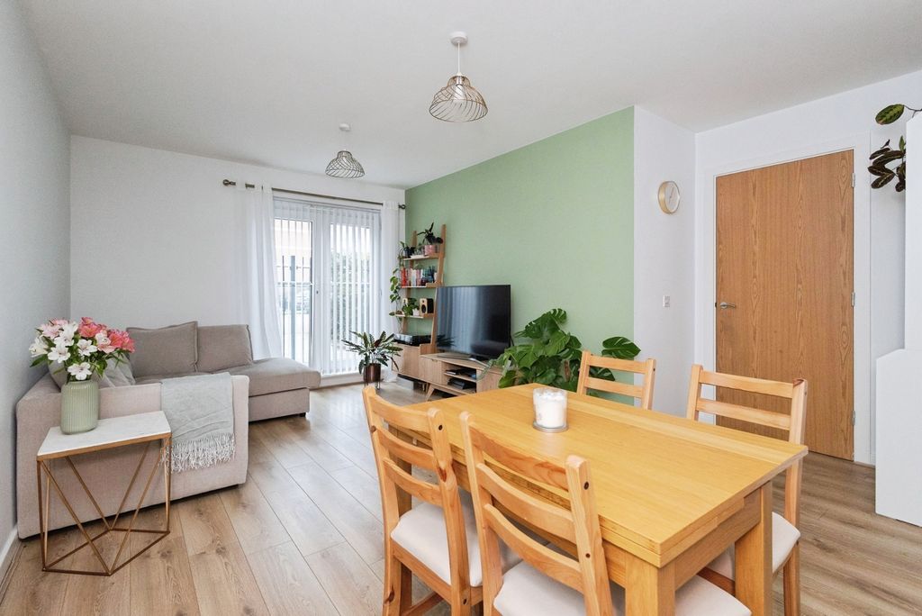 Property photo 3 of 17 Photo