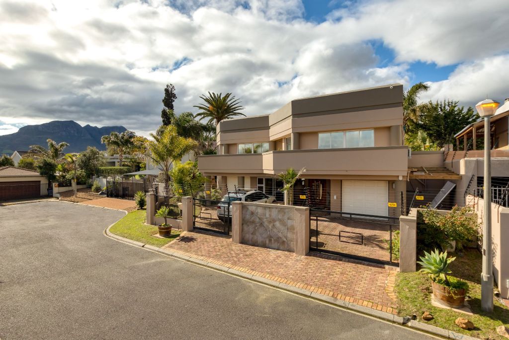 Property photo 1 of 41 Sw1707999