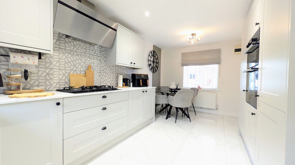 Property photo 3 of 17 Pxl_20260108_103711524~2