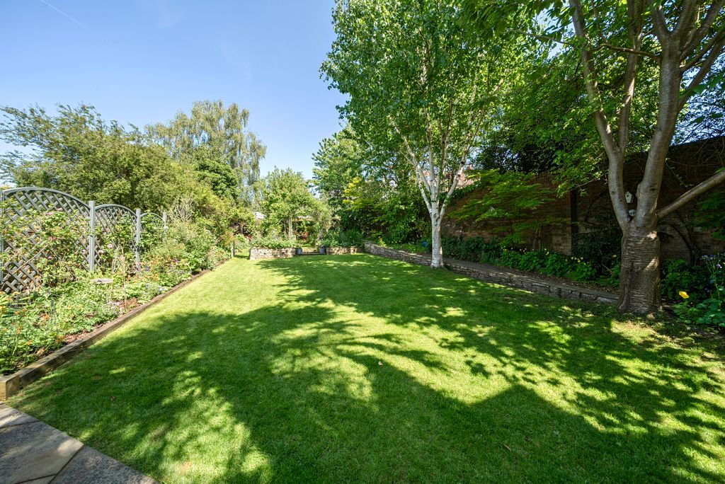 Property photo 3 of 21 Garden