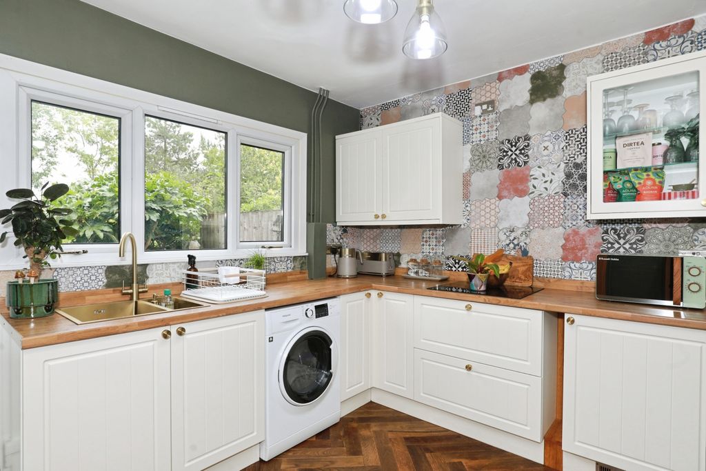 Property photo 2 of 16 Kitchen