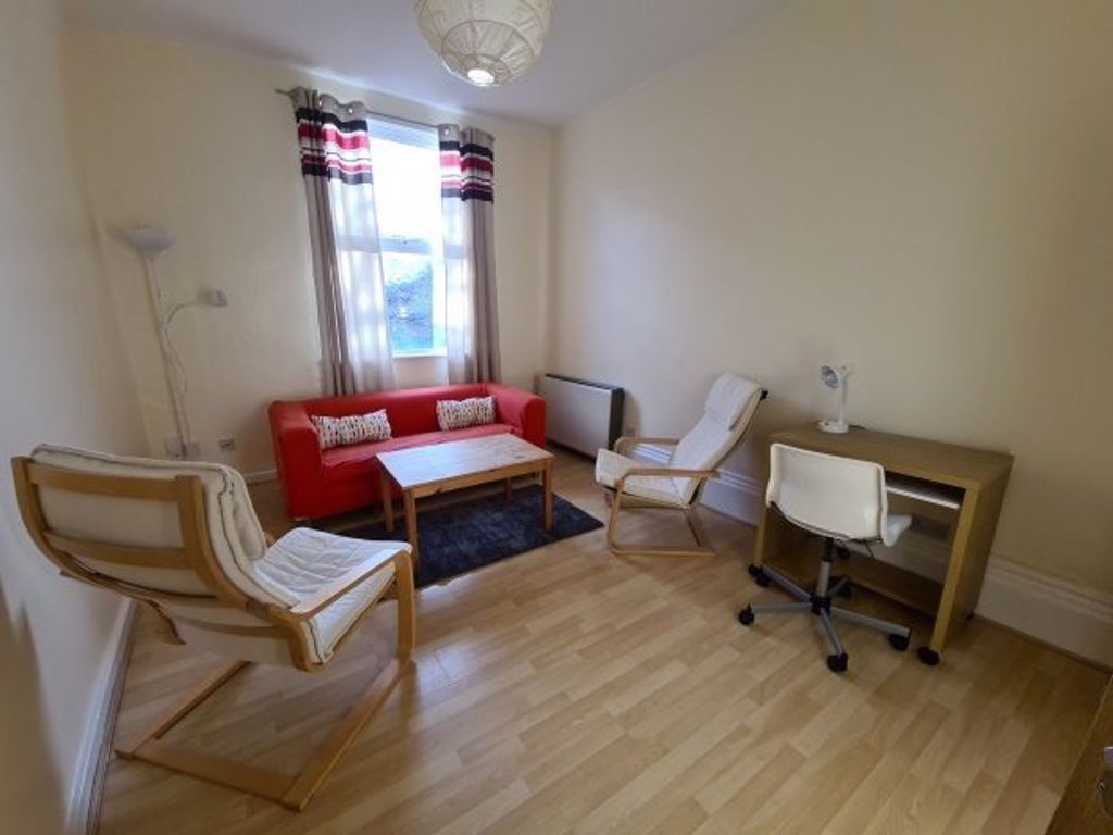 Property photo 1 of 5 Bright, Neatly Furnished Living Room With Light Wo...