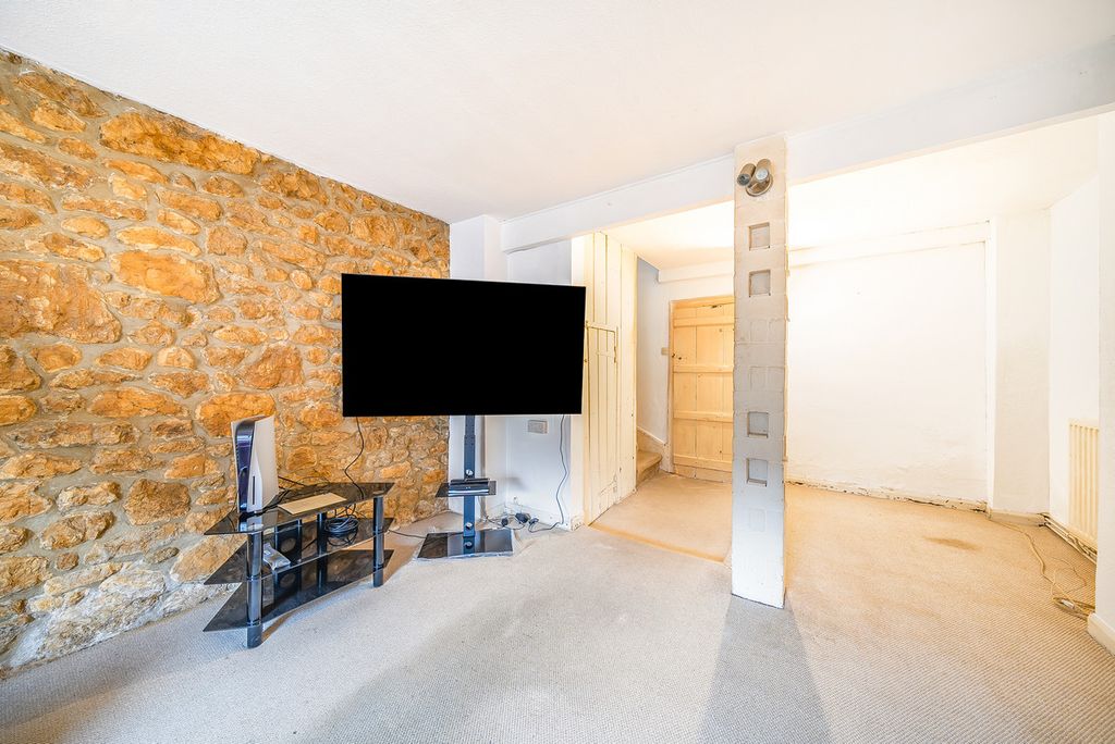 Property photo 3 of 24