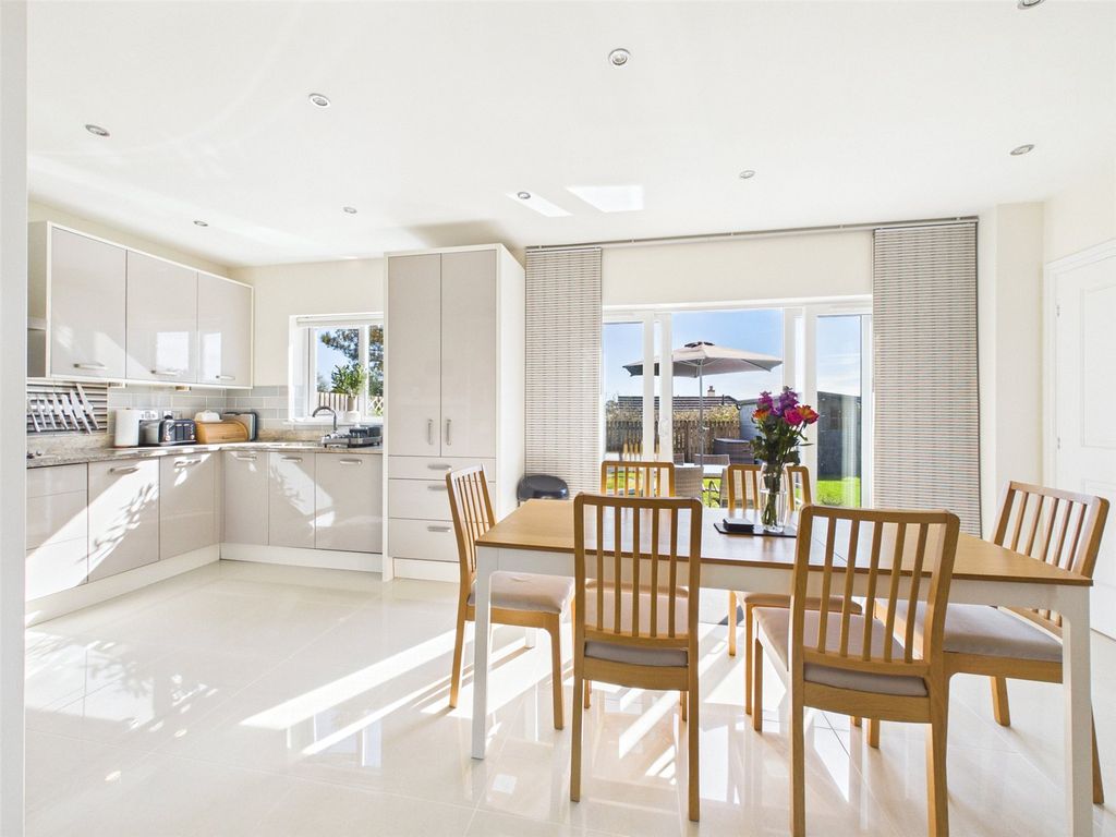 Property photo 2 of 24 Picture No. 17