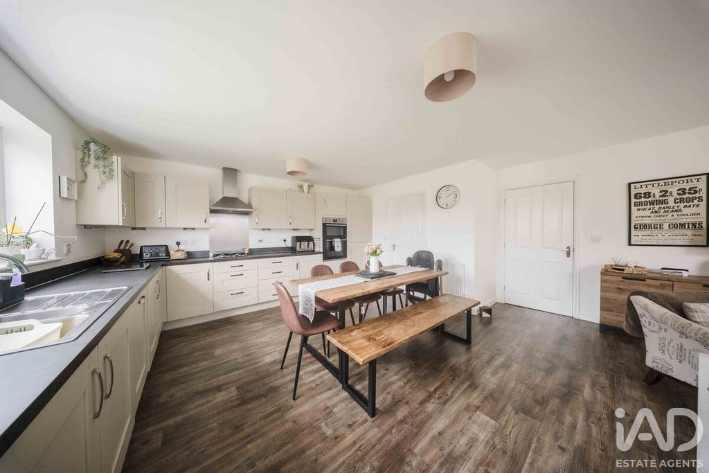 Property photo 3 of 33