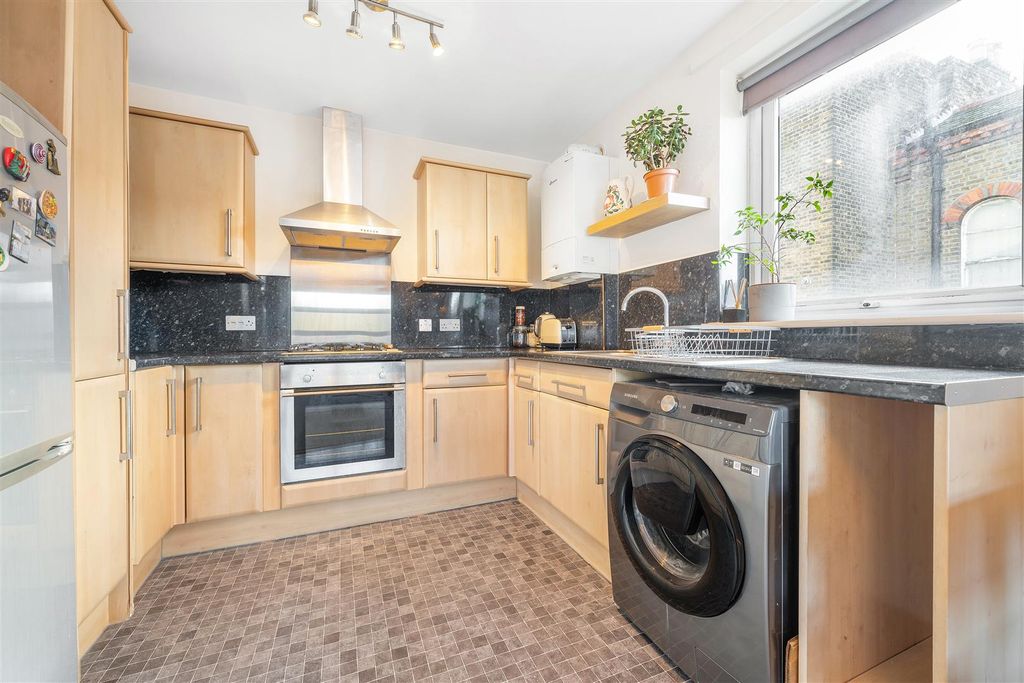 Property photo 3 of 12