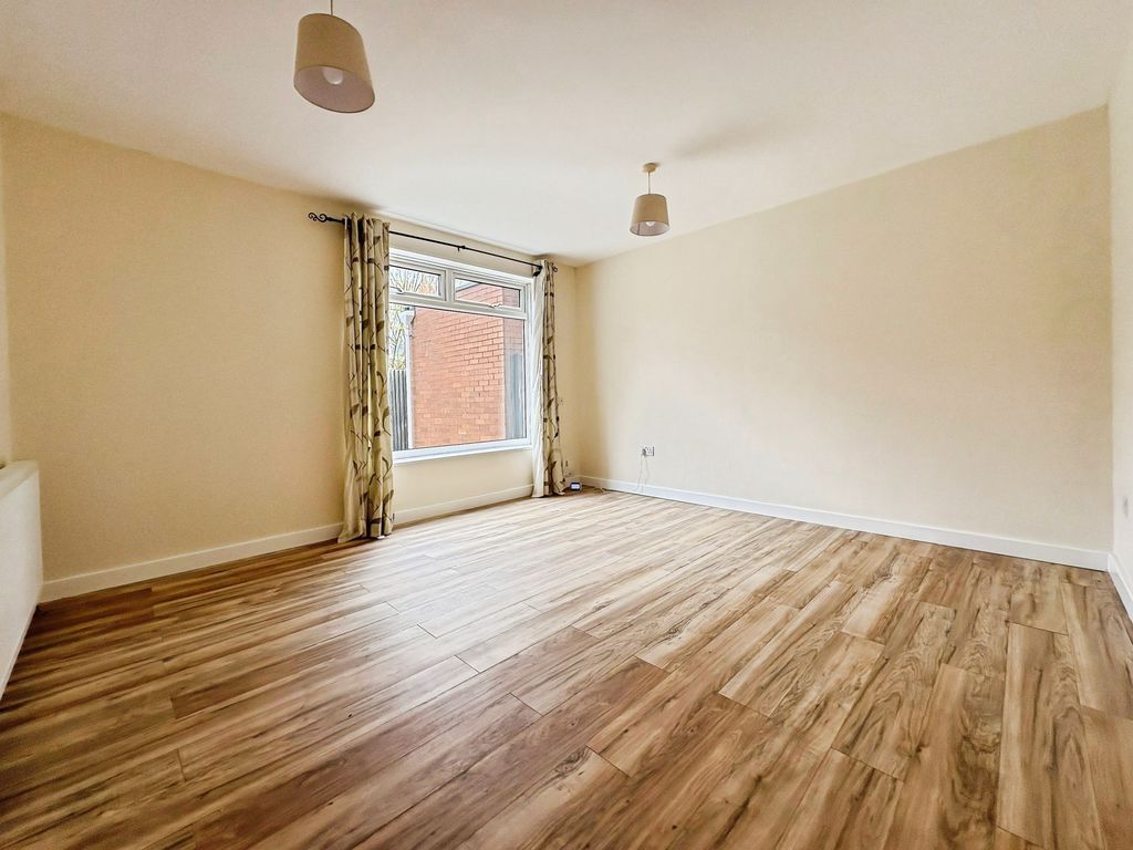 Property photo 3 of 11 Photo 10