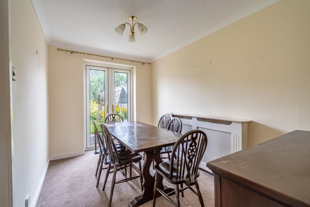 Property photo 3 of 18 Oaktree Lane-3.Jpg