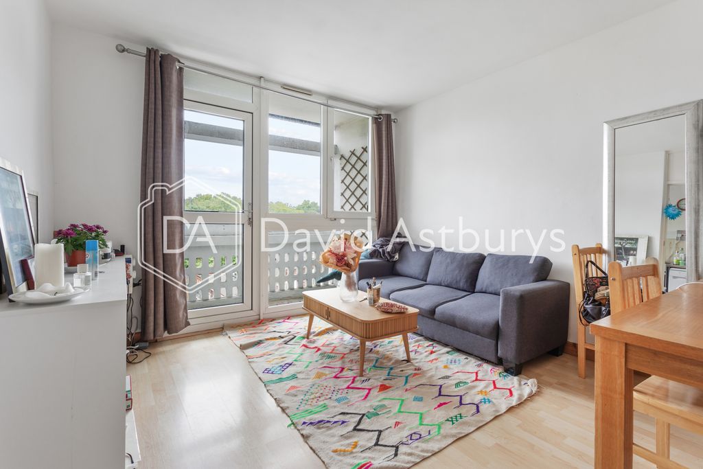 Property photo 2 of 11 180820258_Daisl_Flat 25 Stelfox Penton Rise_WC1X 9