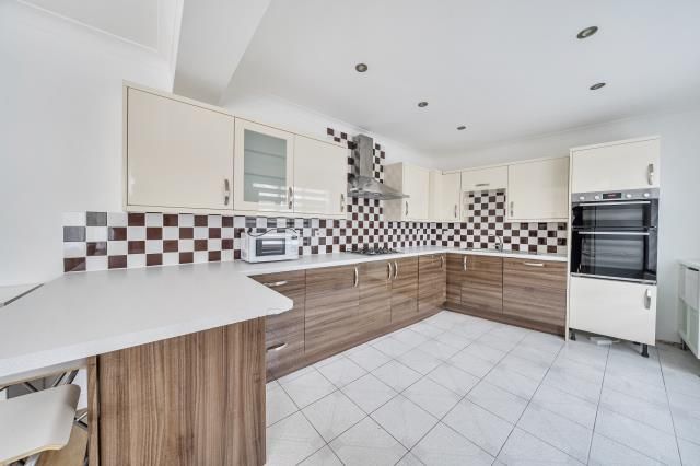 Property photo 3 of 20 Kitchen