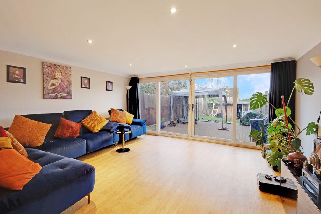 Property photo 2 of 17 4863333