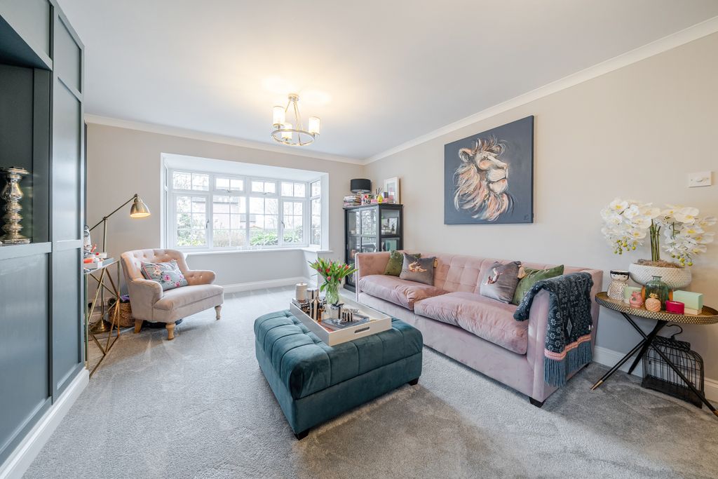 Property photo 2 of 25 Living Room