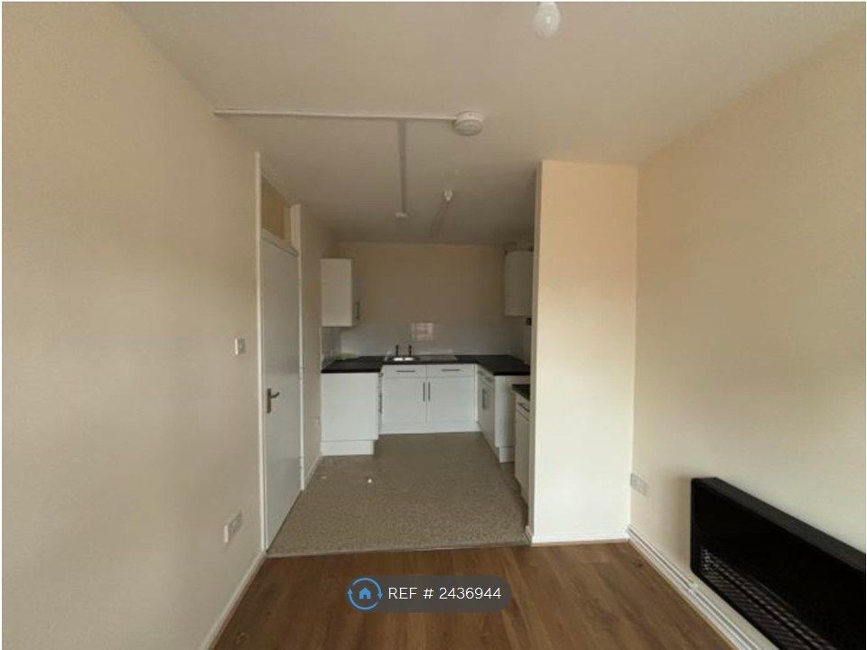 Property photo 1 of 4 Living Room &amp; Kitchen - Flat 1