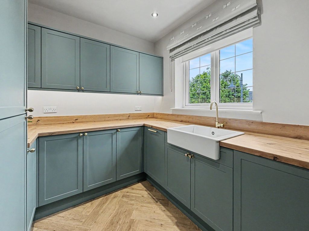 Property photo 2 of 27