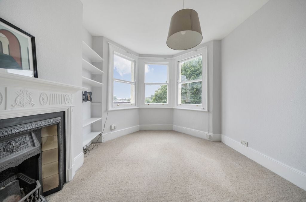 Property photo 3 of 29 1332521-8-6889F65...