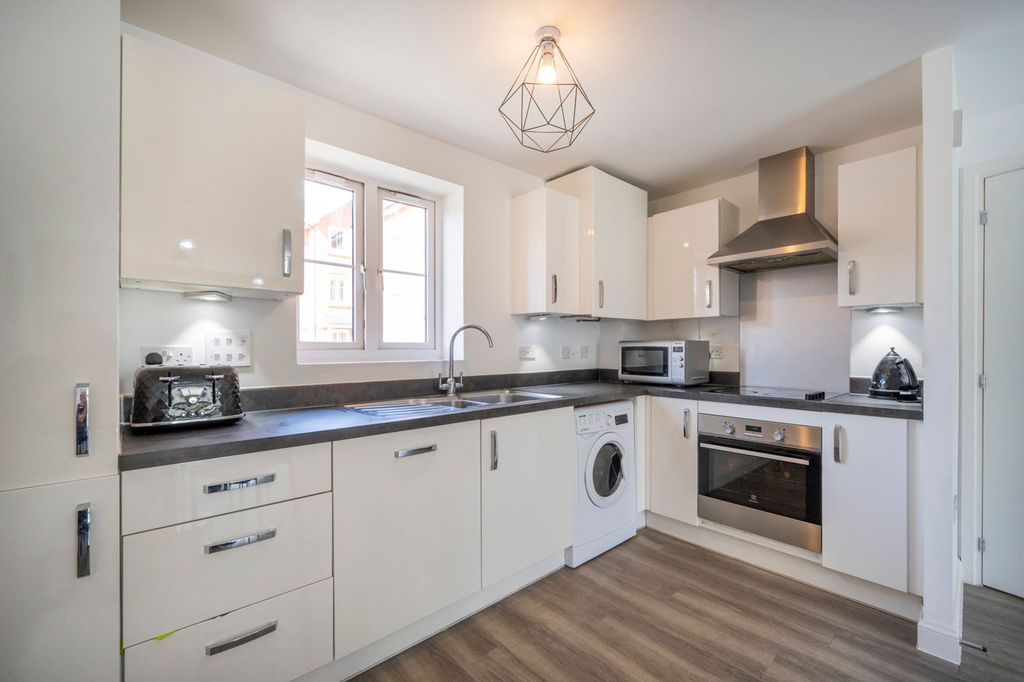 Property photo 2 of 8 Fitted Kitchen