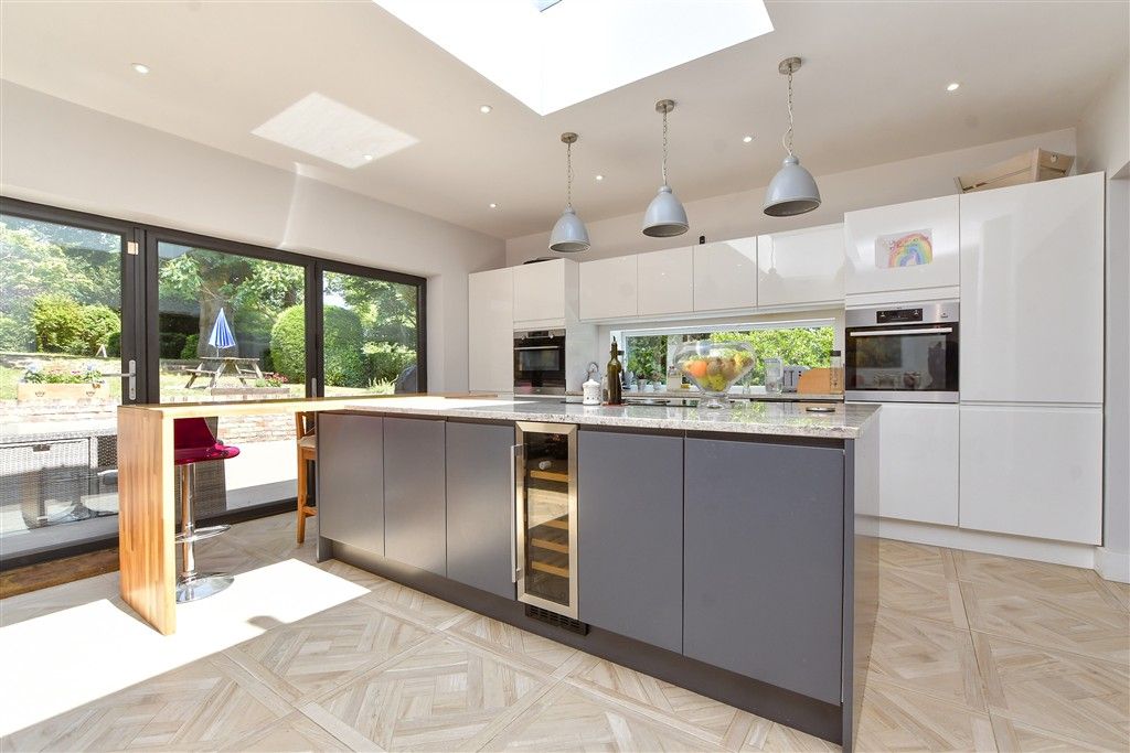 Property photo 2 of 22 Kitchen / Dining Area