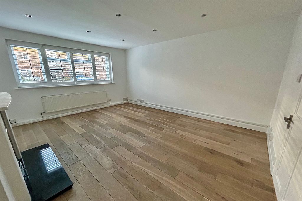 Property photo 3 of 14 Living Room