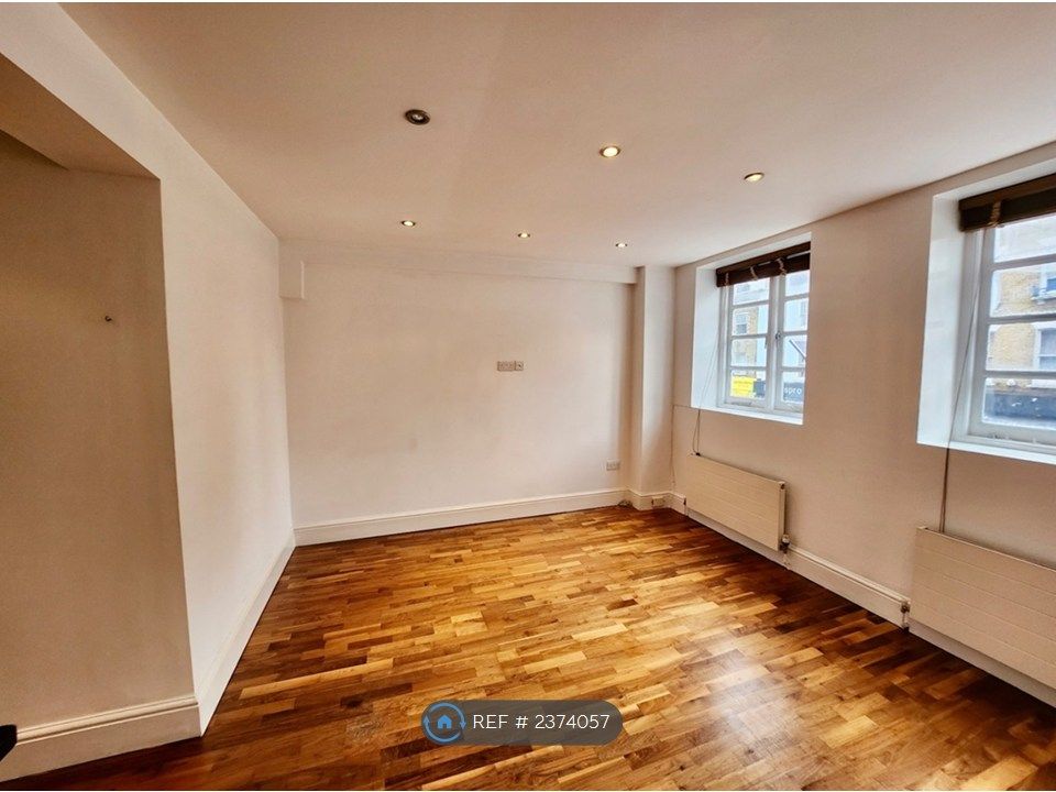 Property photo 3 of 7 Living Room