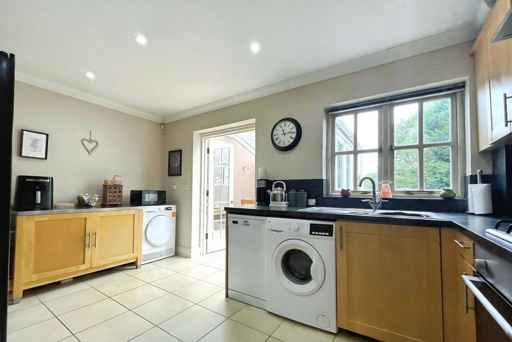 Property photo 3 of 12 Pbox-Img.Jpg
