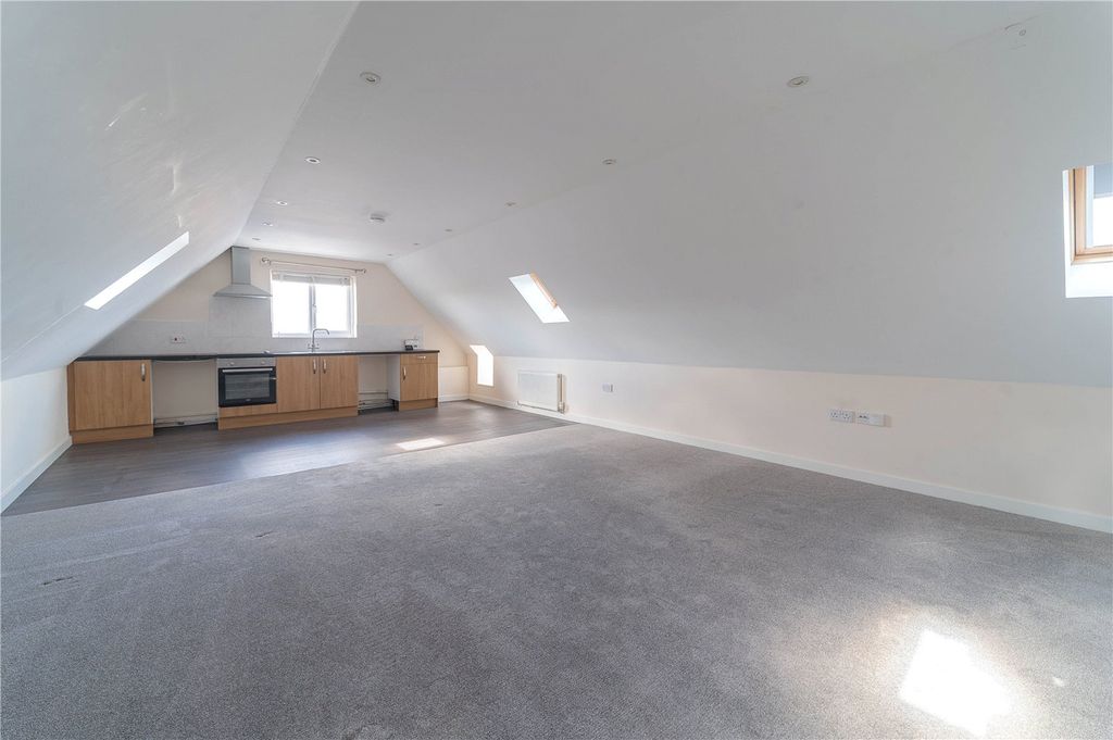 Property photo 1 of 6 Lounge Area