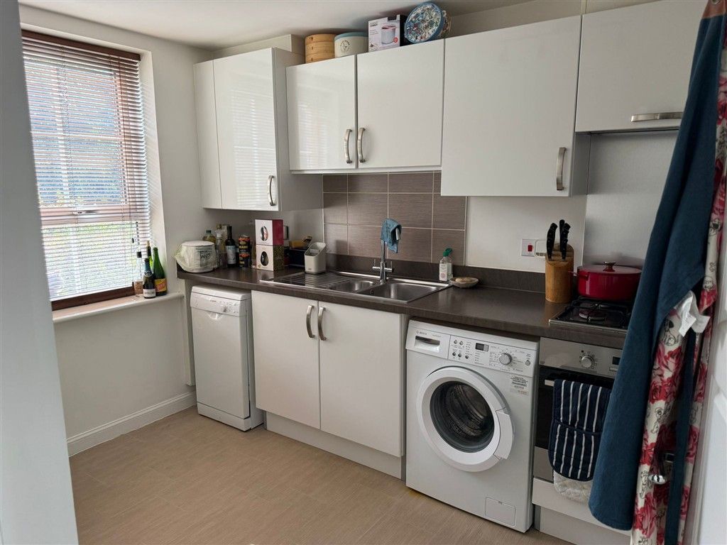 Property photo 3 of 6 Kitchen