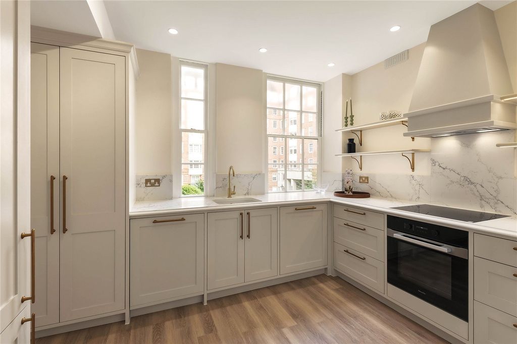 Property photo 3 of 12 Kitchen