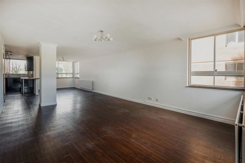 Property photo 2 of 13 11 Sussex Court-9.Jpg