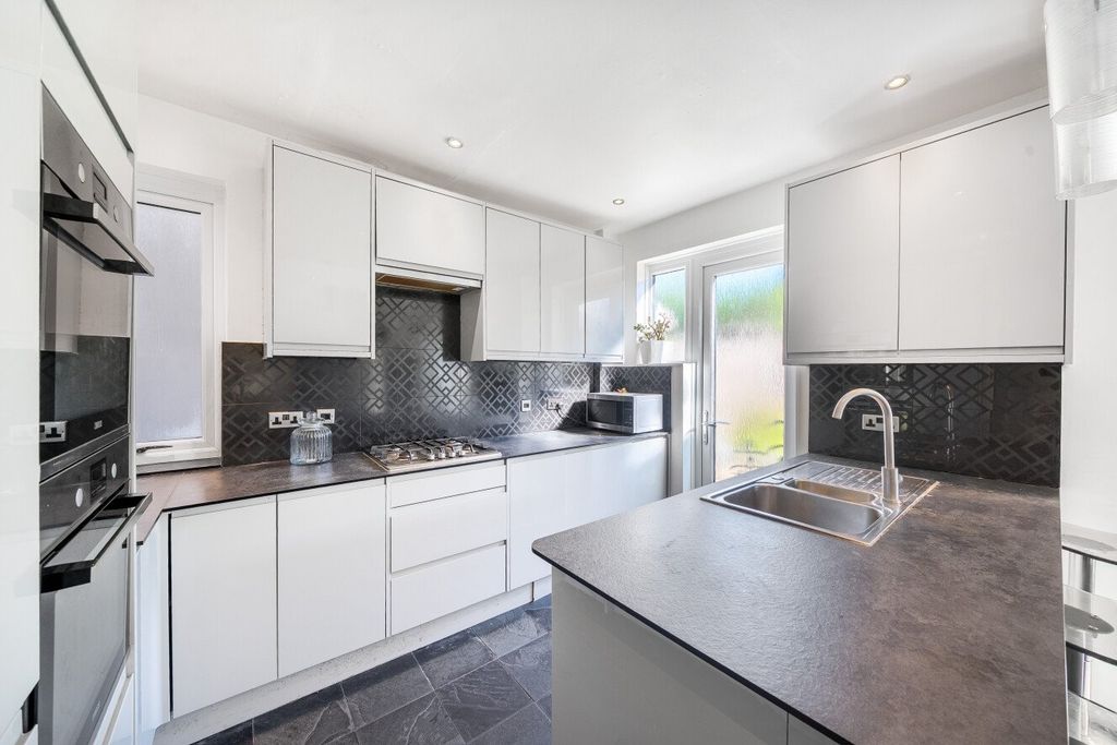 Property photo 3 of 19 Picture 3