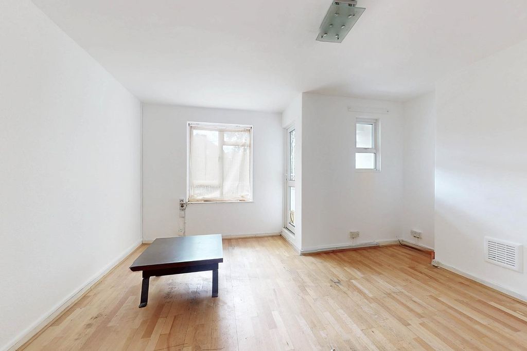 Property photo 2 of 13 W02.Jpg