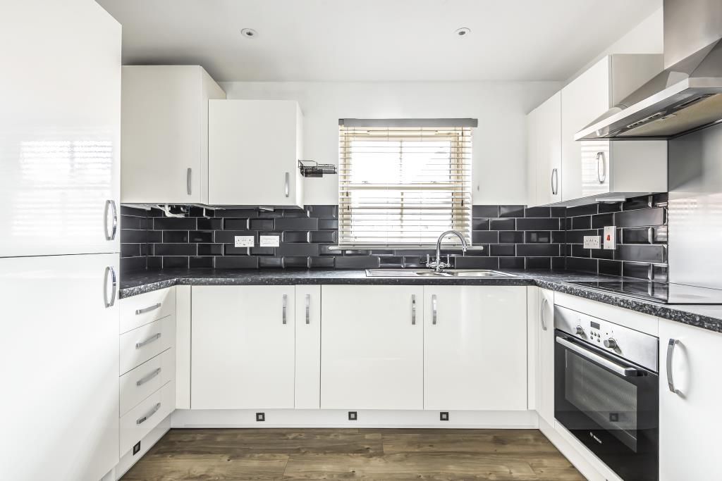 Property photo 2 of 11 Kitchen