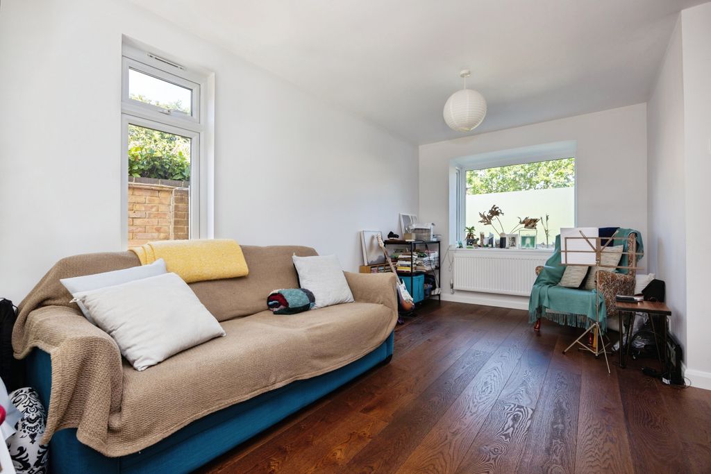 Property photo 2 of 20