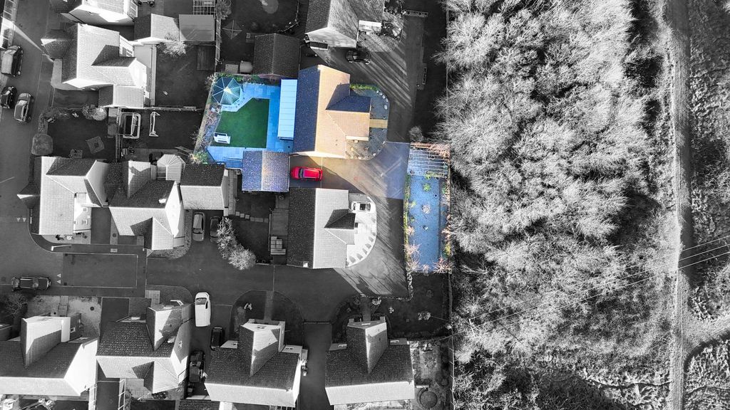 Property photo 2 of 33