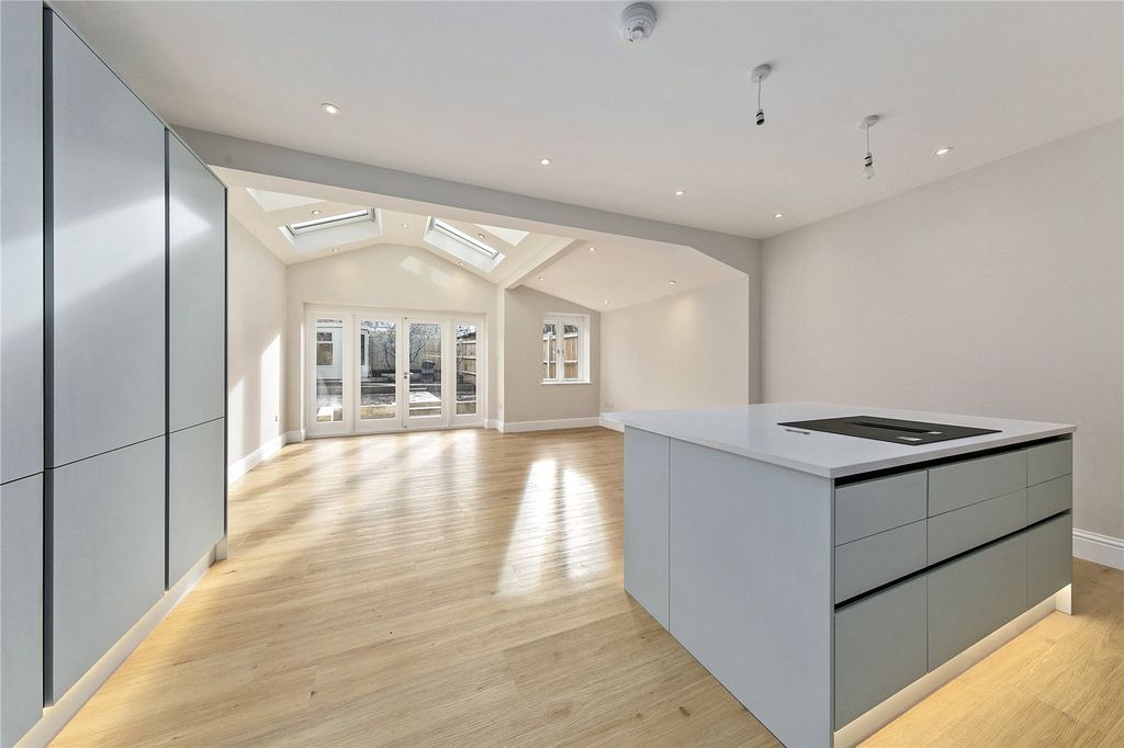 Property photo 2 of 16 Picture No. 05