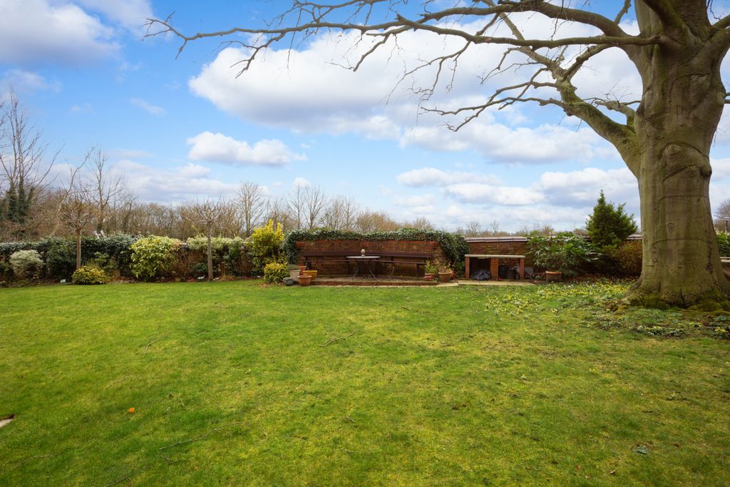 Property photo 3 of 10 Communal Garden