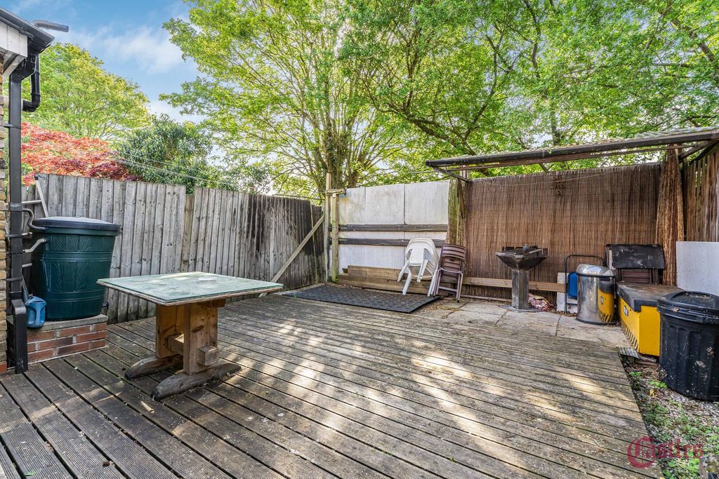 Property photo 3 of 21 Terrace / Patio