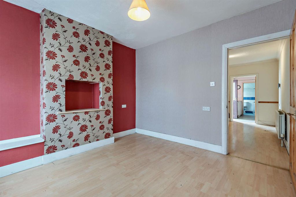Property photo 3 of 14 8702994-Interior01-800.Jpg