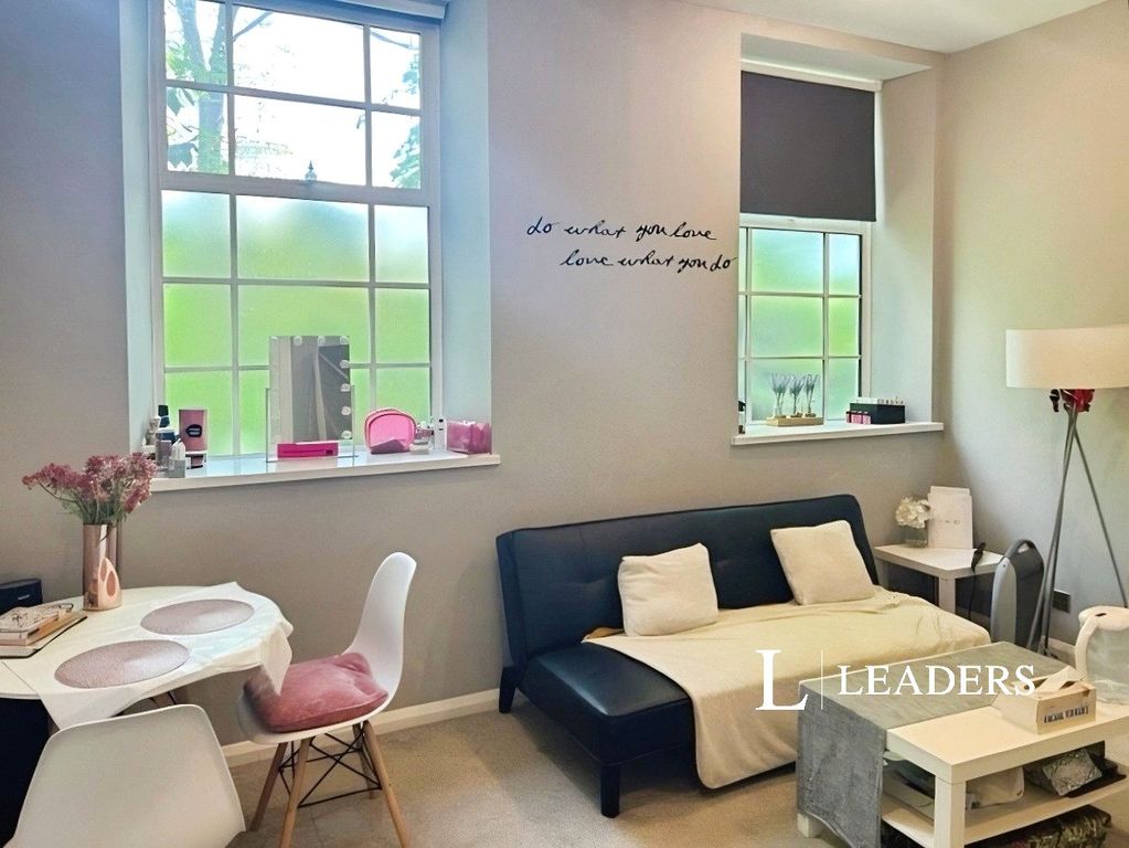 Property photo 1 of 7 Lounge