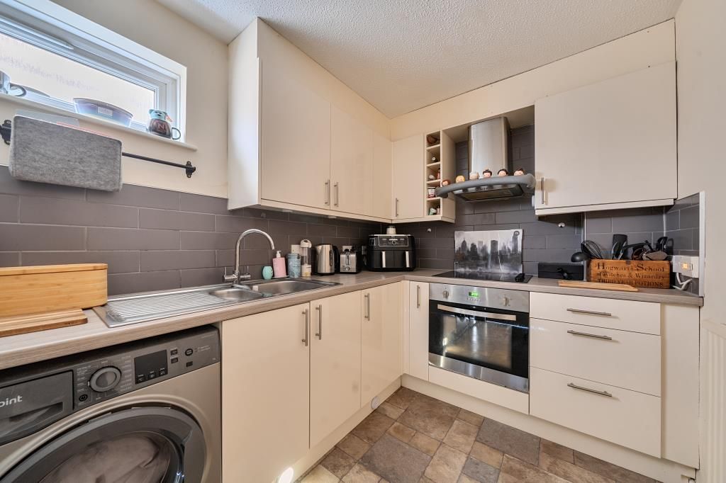 Property photo 2 of 20 Kitchen