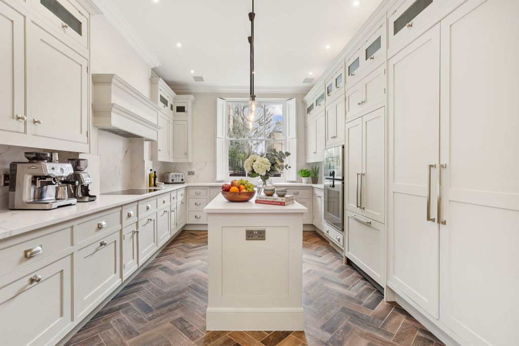 Property photo 3 of 15 Kitchen