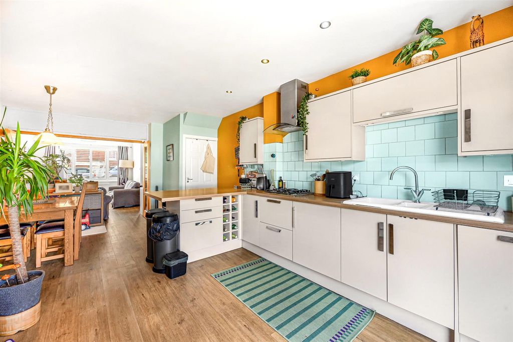 Property photo 2 of 17 Kitchen