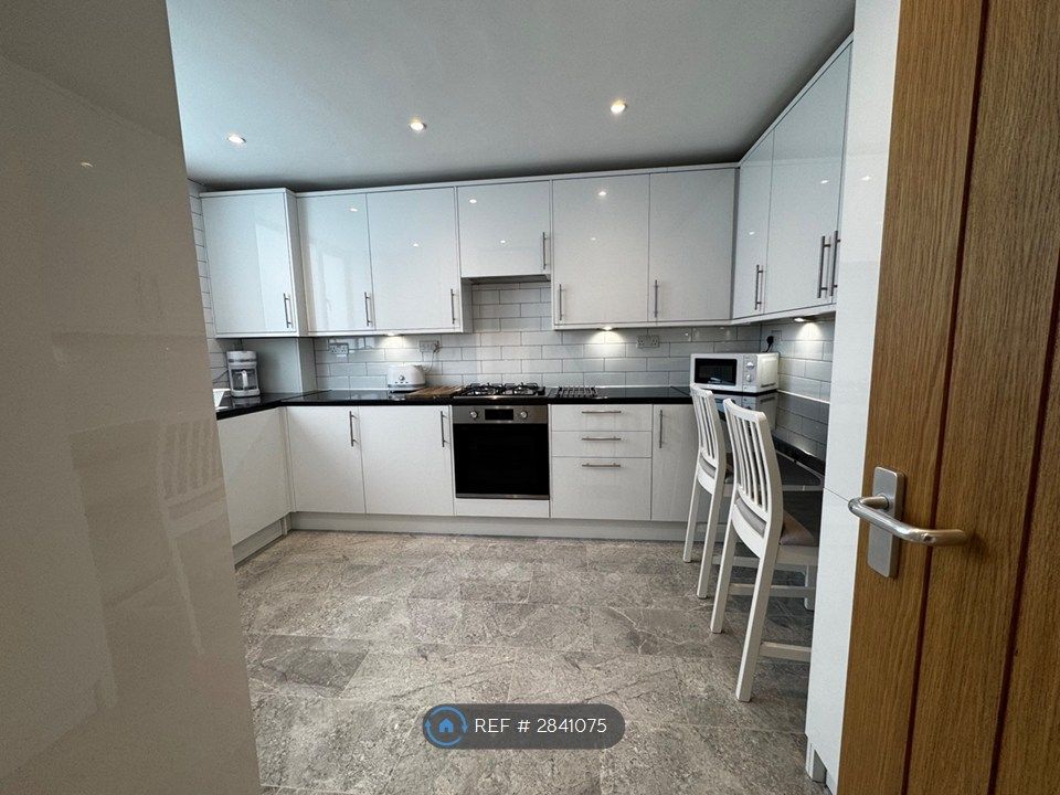 Property photo 3 of 17 Kitchen