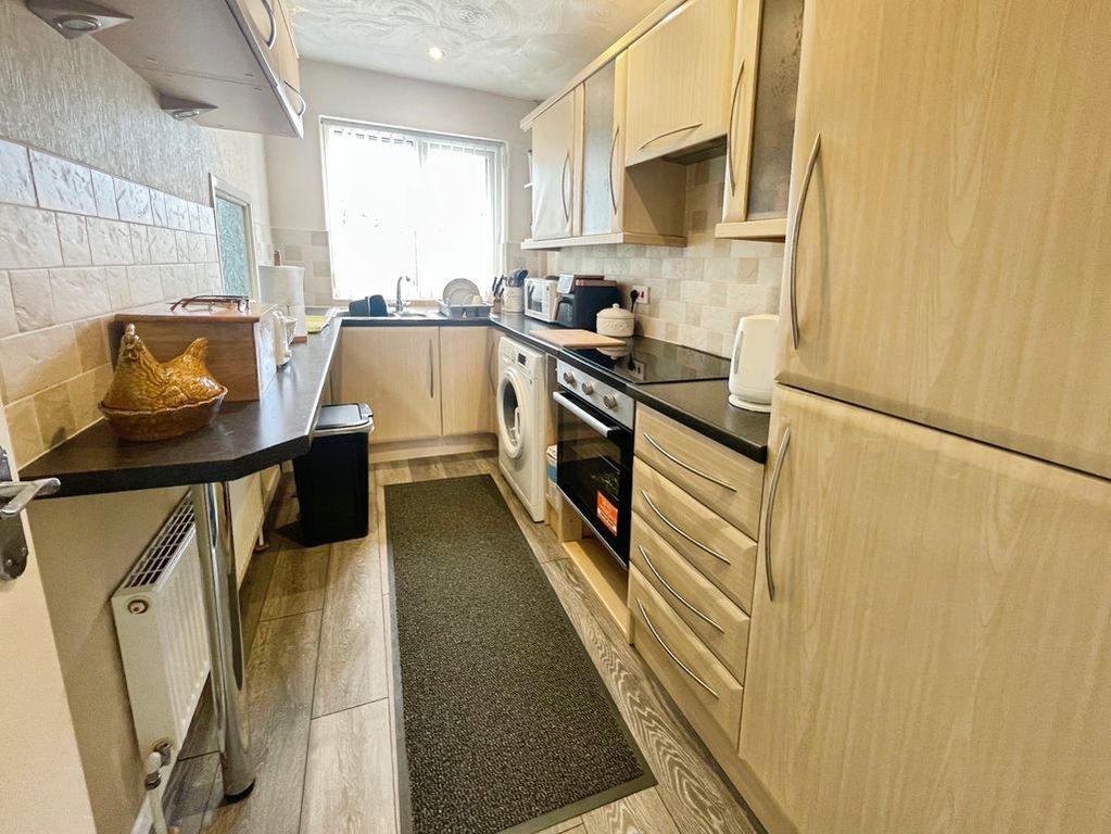 Property photo 3 of 14 Kitchen