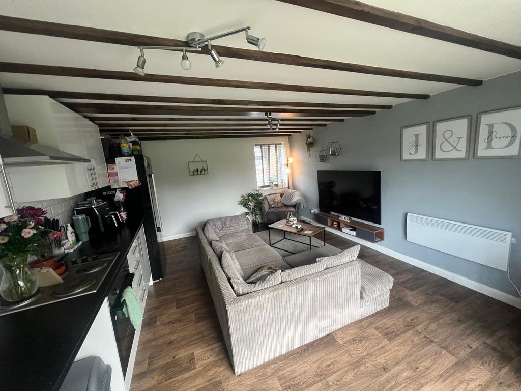 Property photo 2 of 5 Kitchen