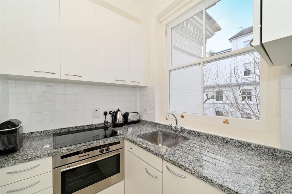 Property photo 3 of 12 8-52-Elm-Park-Road (11).Jpg