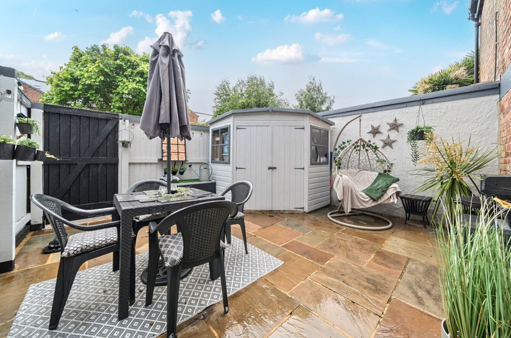 Property photo 2 of 28 Ewemove Harrogate Courtyard
