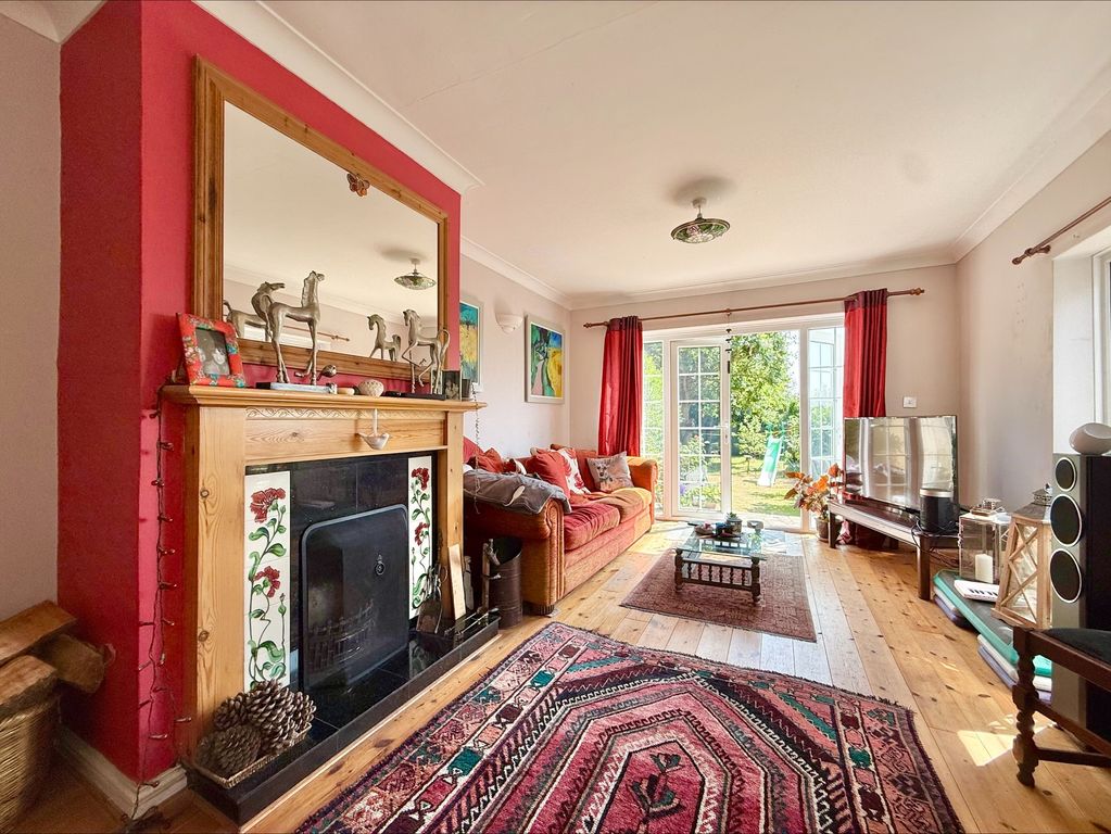 Property photo 2 of 20
