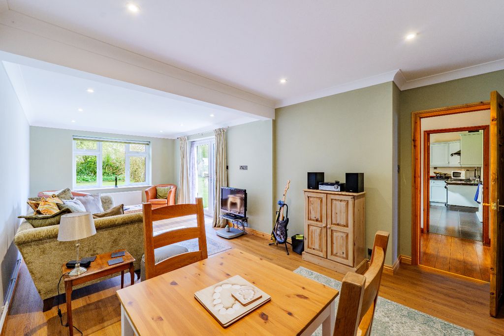 Property photo 3 of 18 4996136