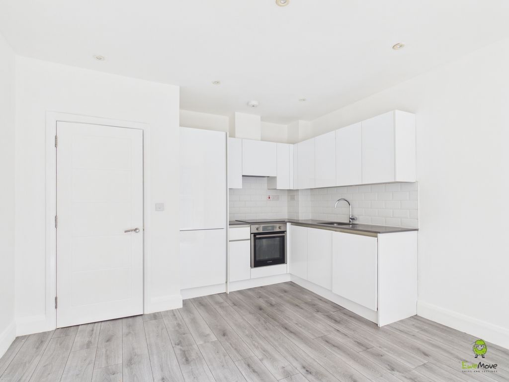Property photo 3 of 6 Cam02615G0-Pr0259-Still008