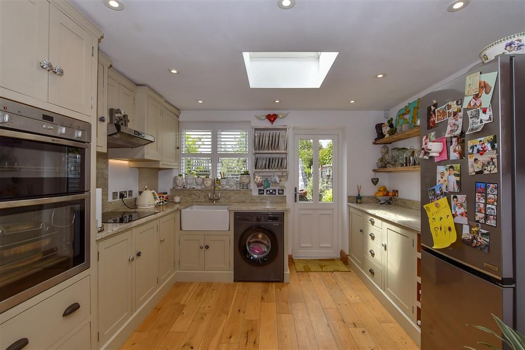 Property photo 1 of 11 Kitchen